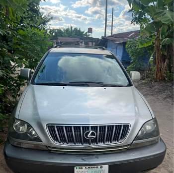 A picture of Lexus es 300