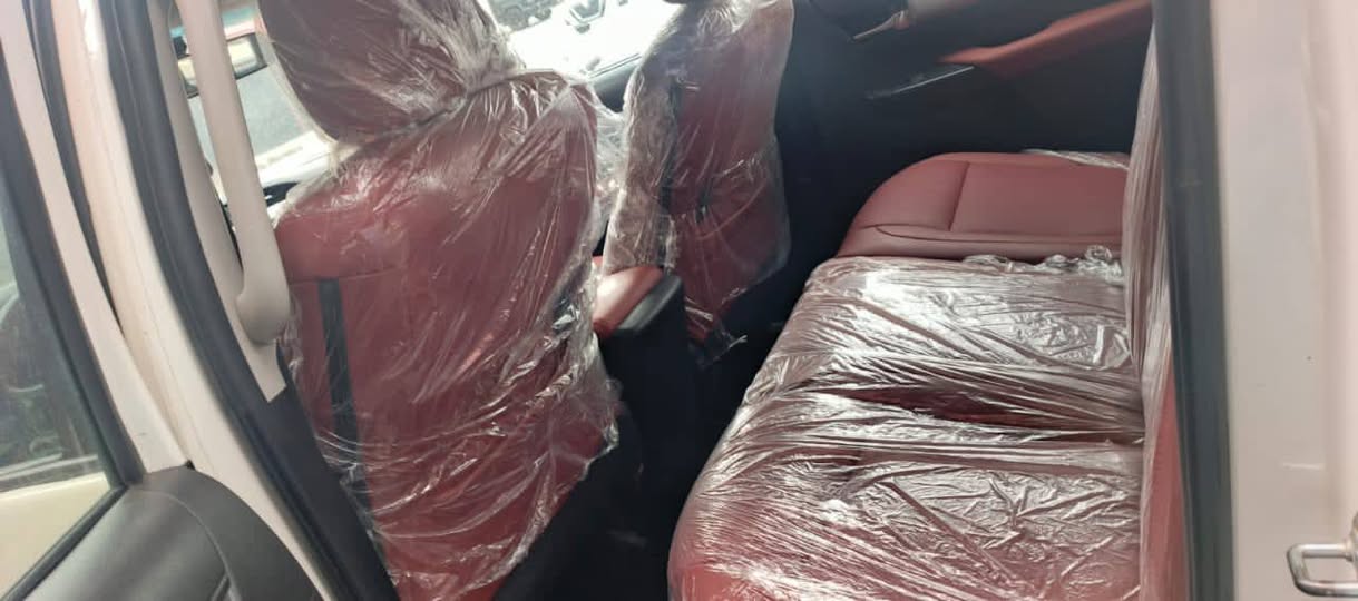 A picture of 2019 Toyota Hilux 4 plugs manual gear