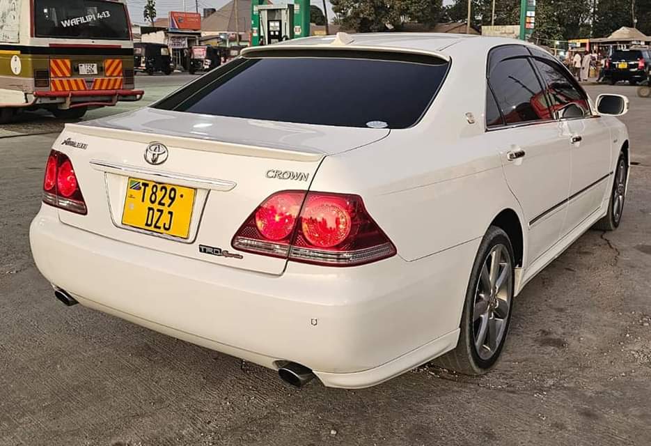 A picture of TOYOTA CROWN ATHLETE
