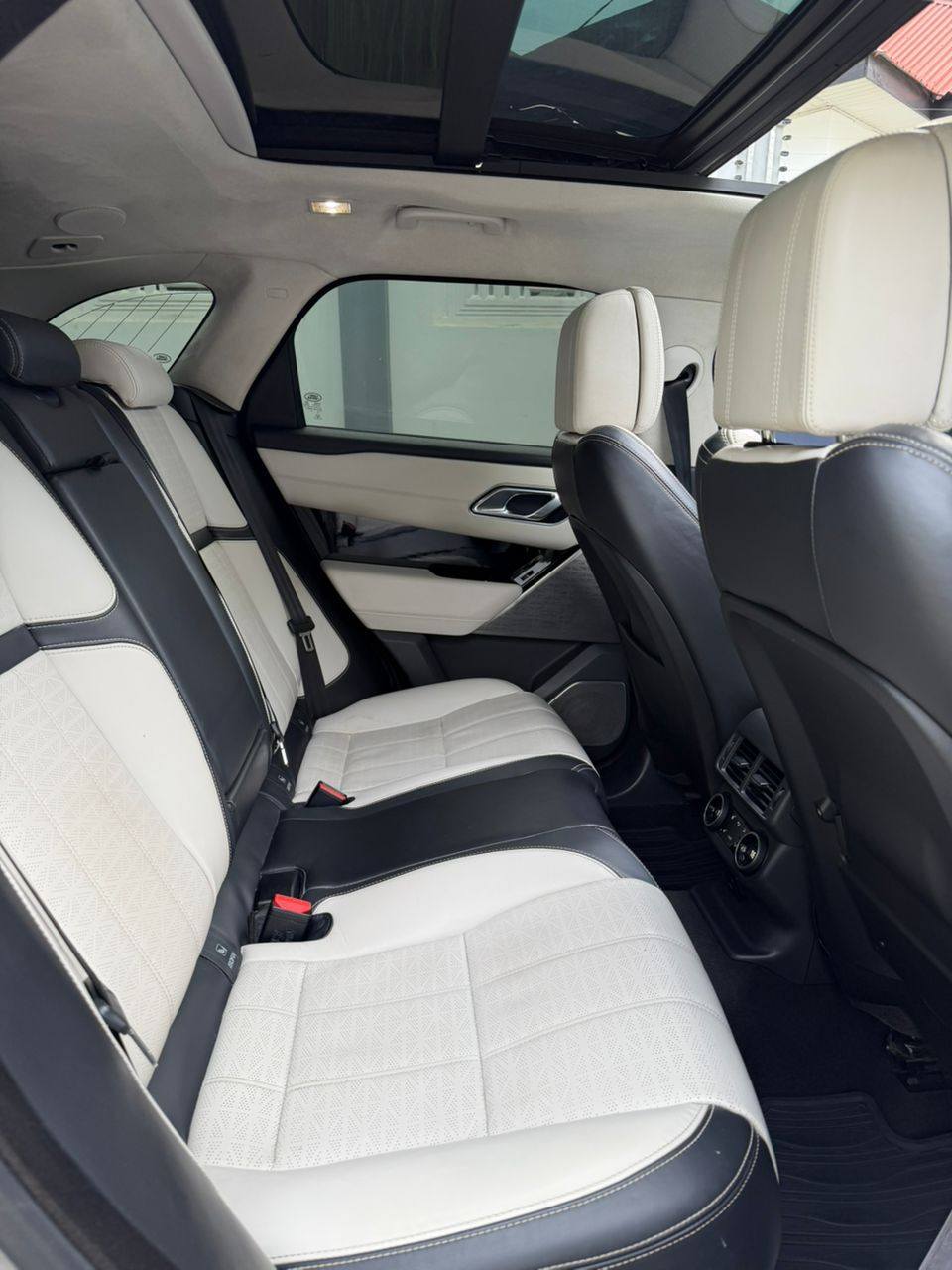 A picture of RANGE ROVER