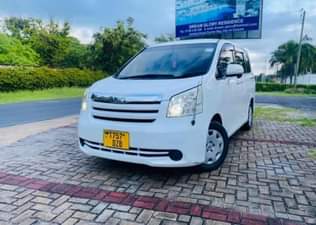 A picture of Toyota Noah
