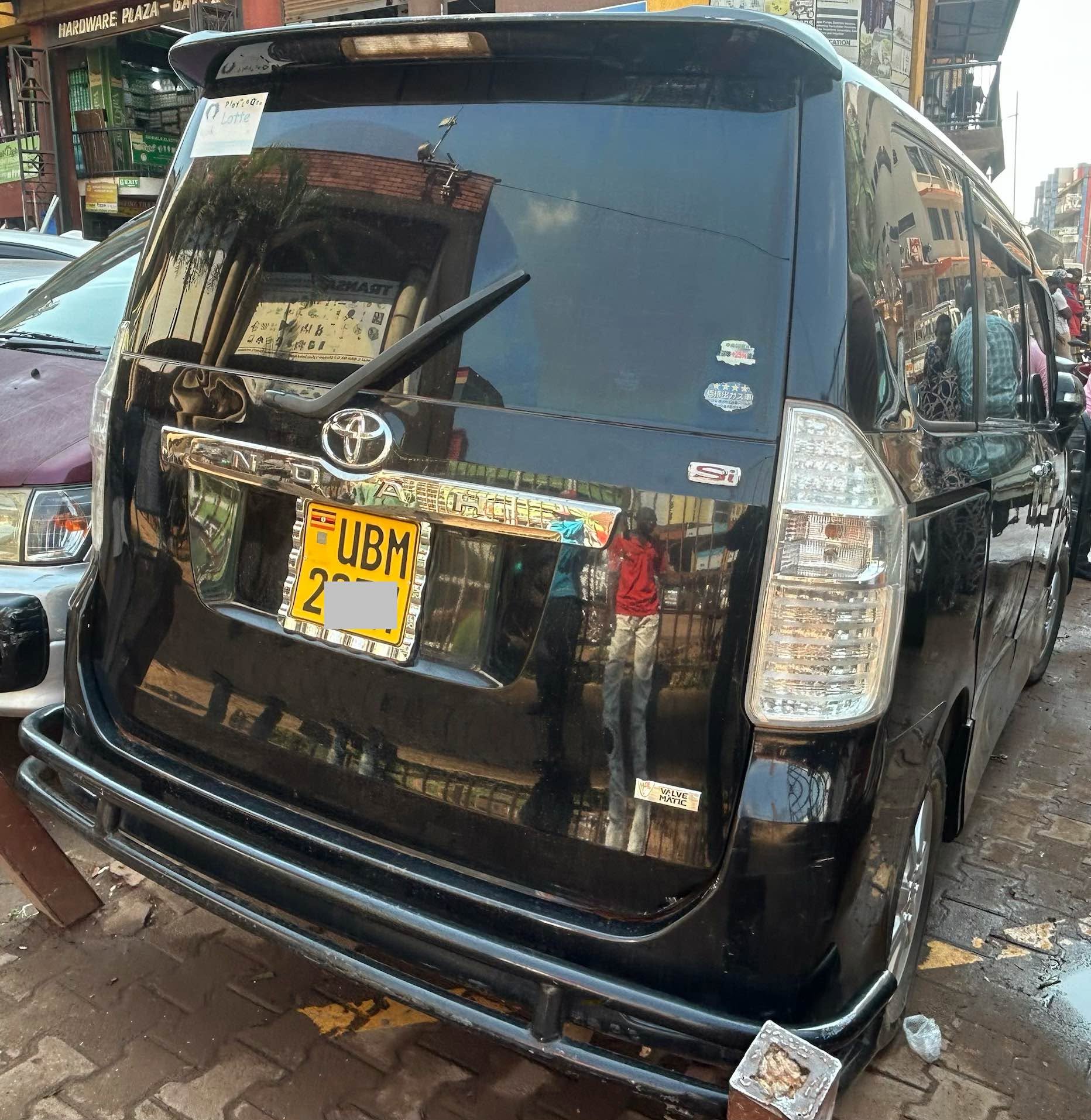 A picture of TOYOTA NOAH SI