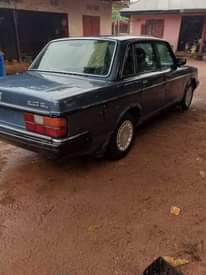 A picture of Volvo 240
