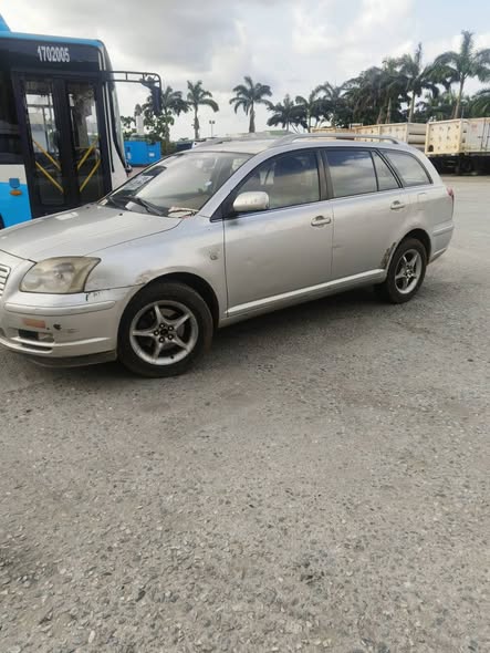 A picture of Toyota Avensis 04
