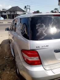 A picture of Neat mercedes Benz ml359 09 10 First body AC Engine