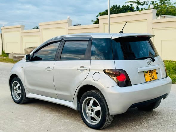 A picture of TOYOTA IST