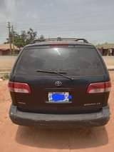 A picture of Toyota sienna 2000
