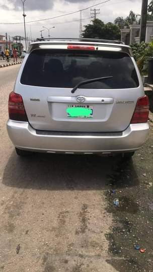 A picture of TOYOTA HIGHLANDER 03 04 2ROWS