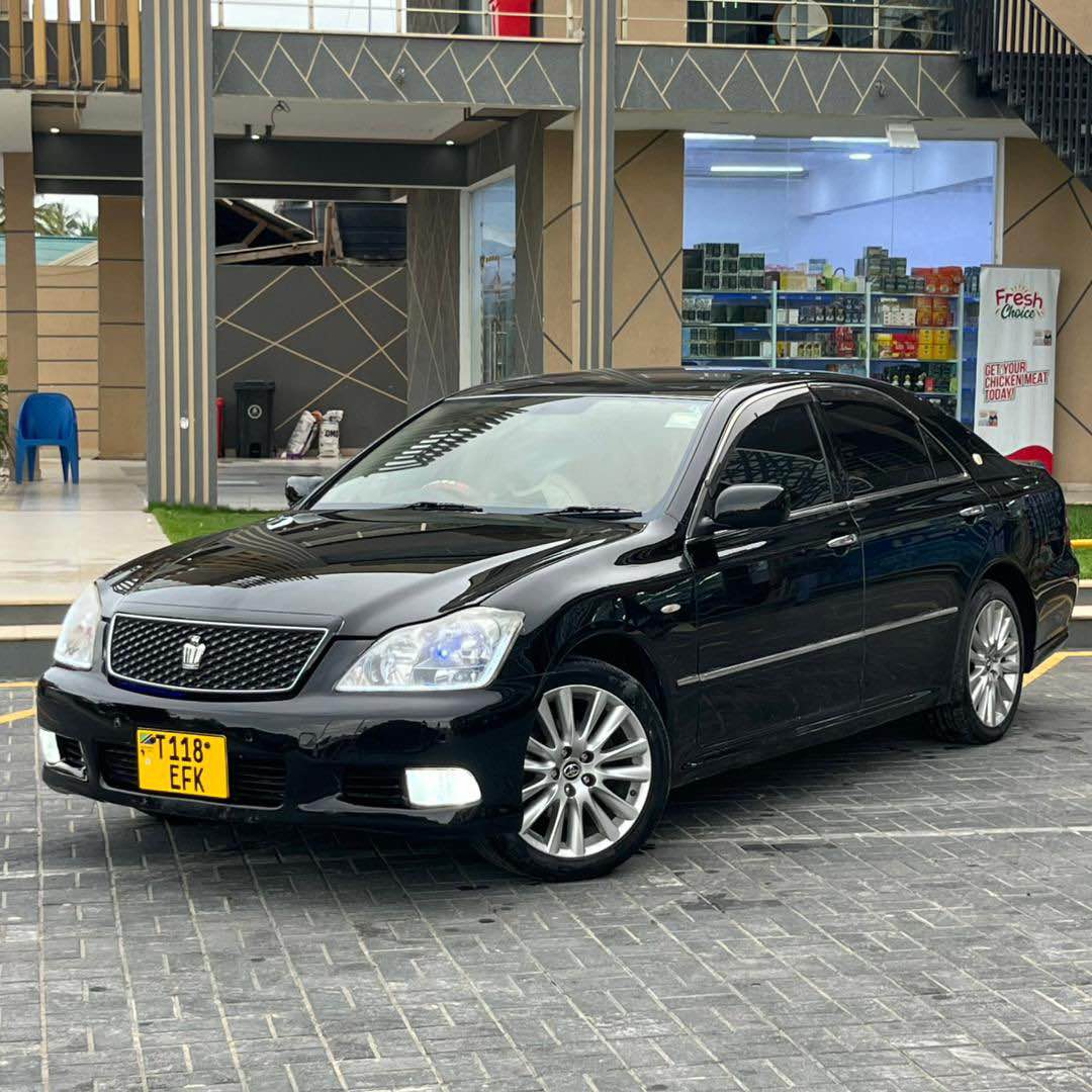 A picture of Toyota crown athlete on sale price 16 8M0753322015