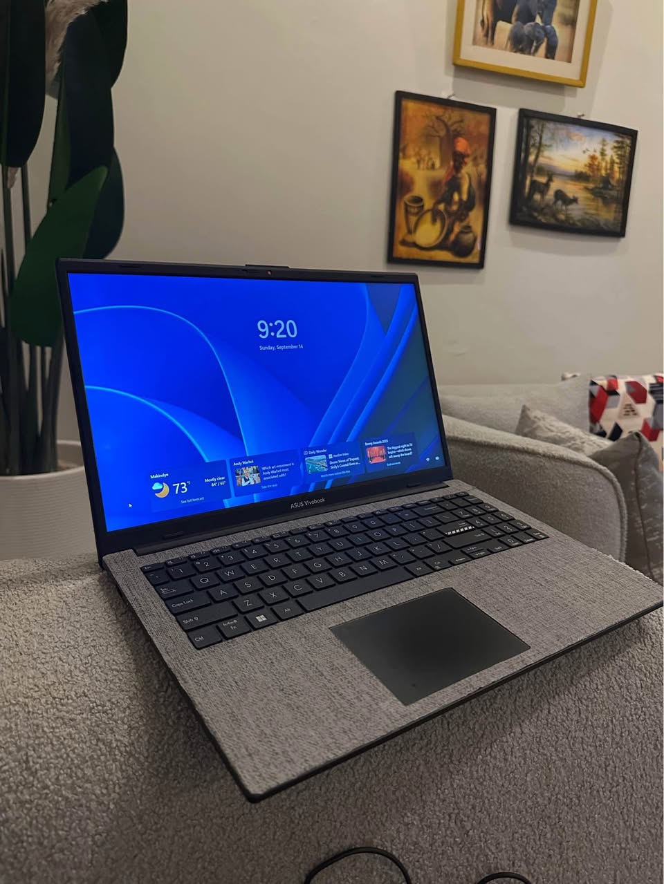 A picture of Asus Vivo book laptop