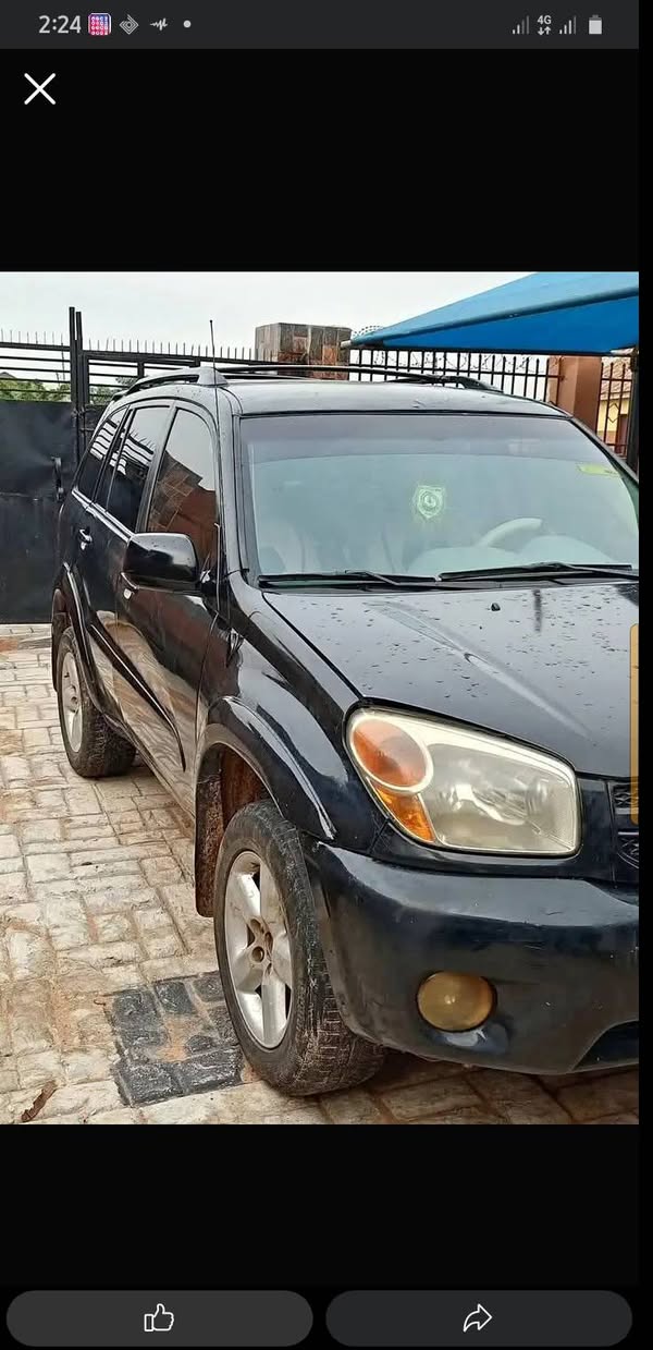 A picture of 05 Toyota Rav4