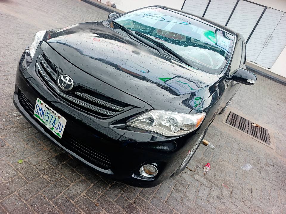 A picture of 012 Toyota Corolla