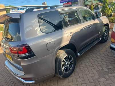 A picture of Land Cruiser V8