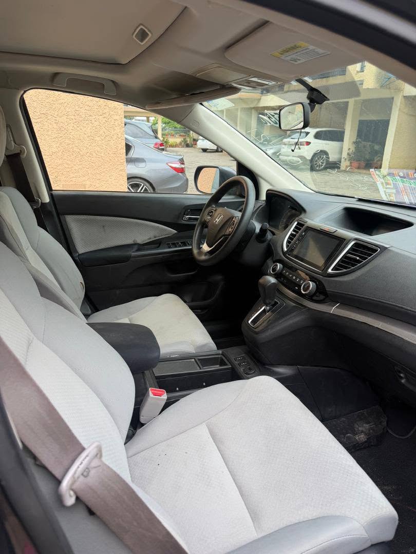 A picture of Honda CR V 2016