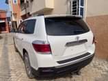 A picture of Tokunbo Toyota Highlander 2013 model limited edition fullest option first