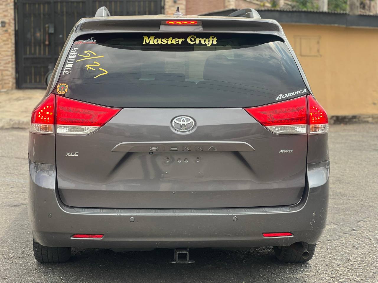 A picture of 2012 TOYOTA SIENNA