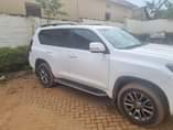 A picture of Vx land cruiser