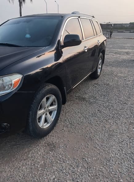 A picture of Distress sale 2010 Toyota Highlander