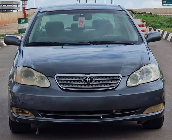 A picture of 2005 Toyota Corolla Untampered engine and gear AC is chilling