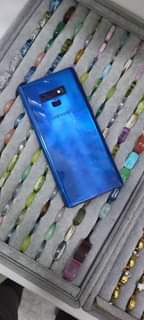 A picture of Samsung note 9