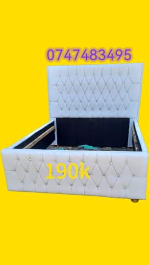 A picture of Bed room bei kuanzia 180000 220000 nazaidi yabeihizi mbili size