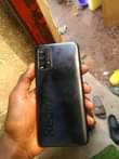 A picture of A sightly cracked Redmi 9t