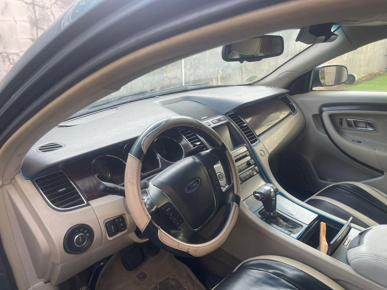 A picture of 2014 Ford taurus