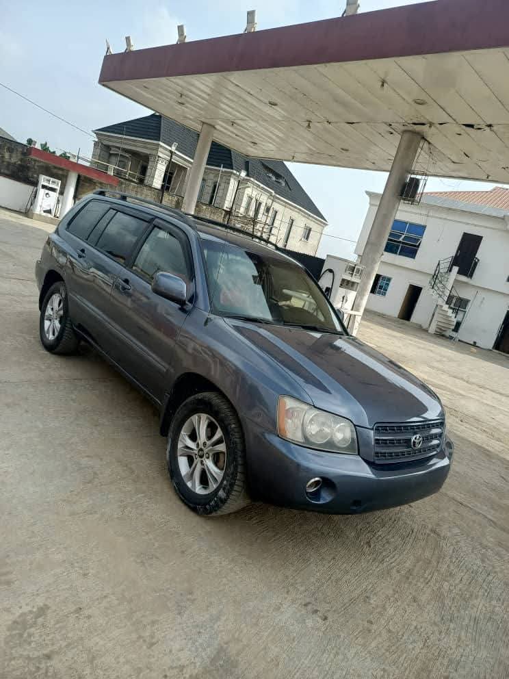 A picture of 2004 Highlander Toks Standard