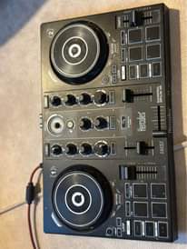 A picture of DJ CONTROLLER