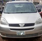 A picture of Toyota Siena 05