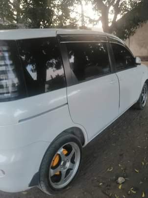 A picture of Sienta toyota Sienta. Nauza gari yangu kwa milioni kumi tu