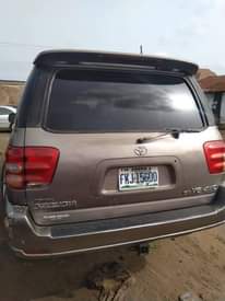 A picture of 2001 Toyota Sequoia
