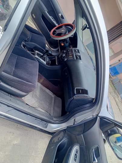 A picture of 2005 Honda Accord engine gear and AC come with a