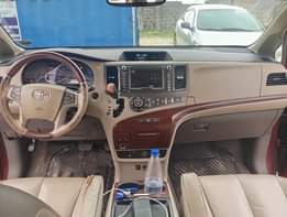 A picture of SMARTAUTOS 2013 MODEL Toyota Sienna V6 Engine very silent Gear