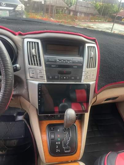 A picture of Neatly first used Lexus Rx330 2005 model with leather interior