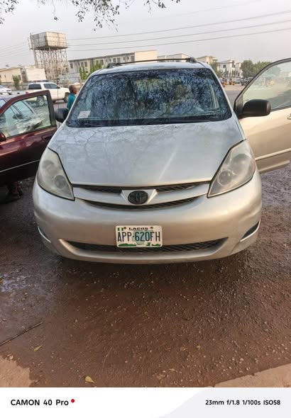 A picture of 2005 Toyota Sienna