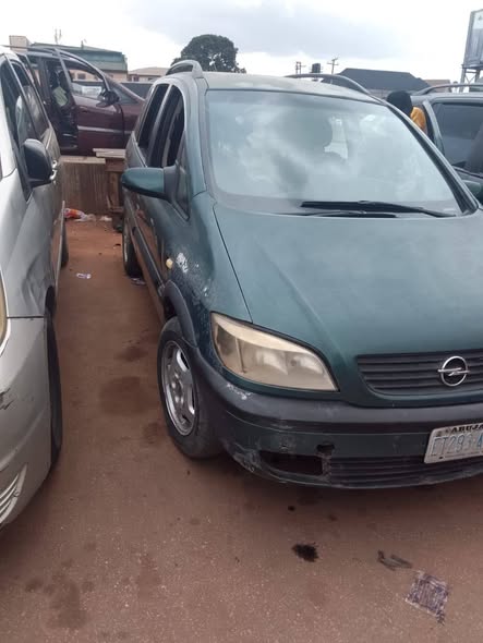 A picture of OPEL ZARIRA