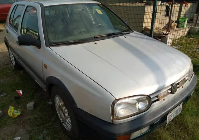 A picture of Volkswagen golf 3 pure first body