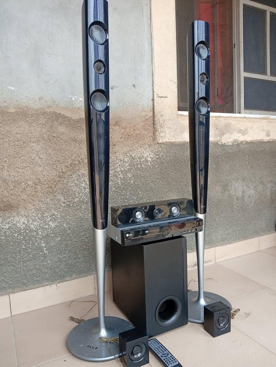 A picture of LG BLUETOOTH HOME THEATER