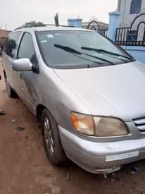 A picture of 2002 Toyota Sienna