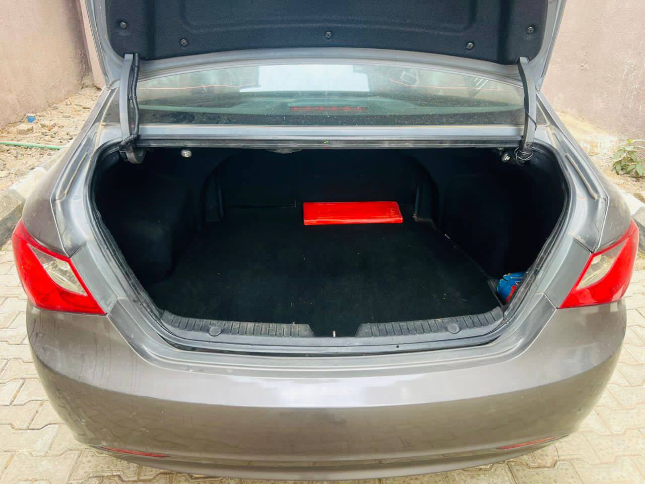 A picture of Hyundai sonata 2011