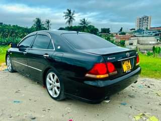 A picture of SELLING TOYOTA CROWN ATHLETE
