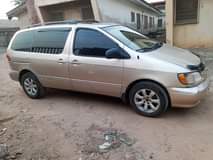 A picture of Toyota sienna 2001