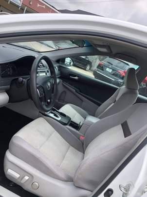 A picture of 2012 Toyota Camry White
