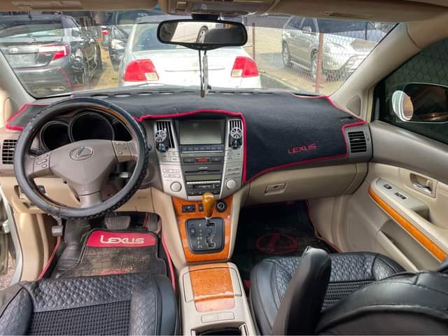 A picture of Lexus RX330 2005 Model