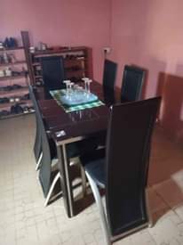 A picture of Clean dining table for sale