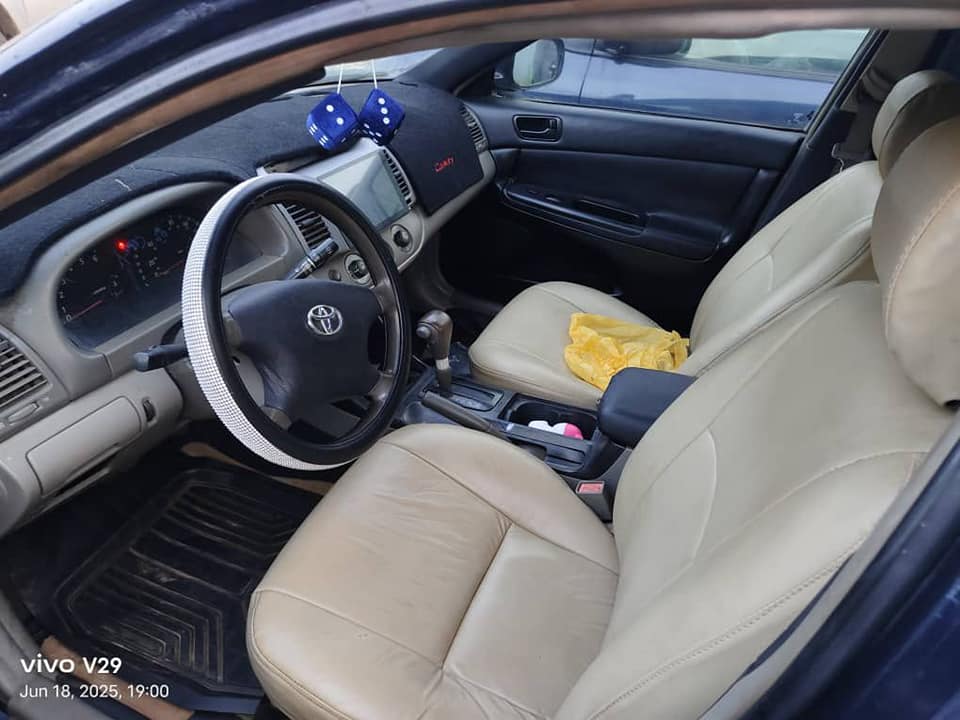 A picture of awoof Toyota Camry 2004 model engine gear ac android screen