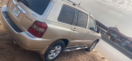 A picture of Toyota Highlander 2005 model