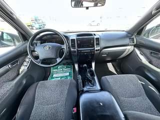 A picture of Toyota Parado 2005 gcc watsapp 0551513562
