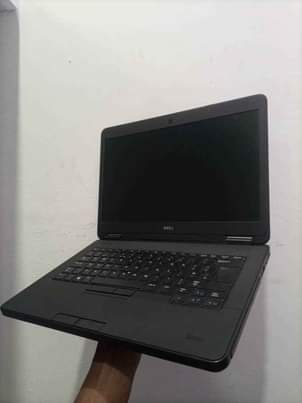 A picture of Dell laptop kaliiii corei5